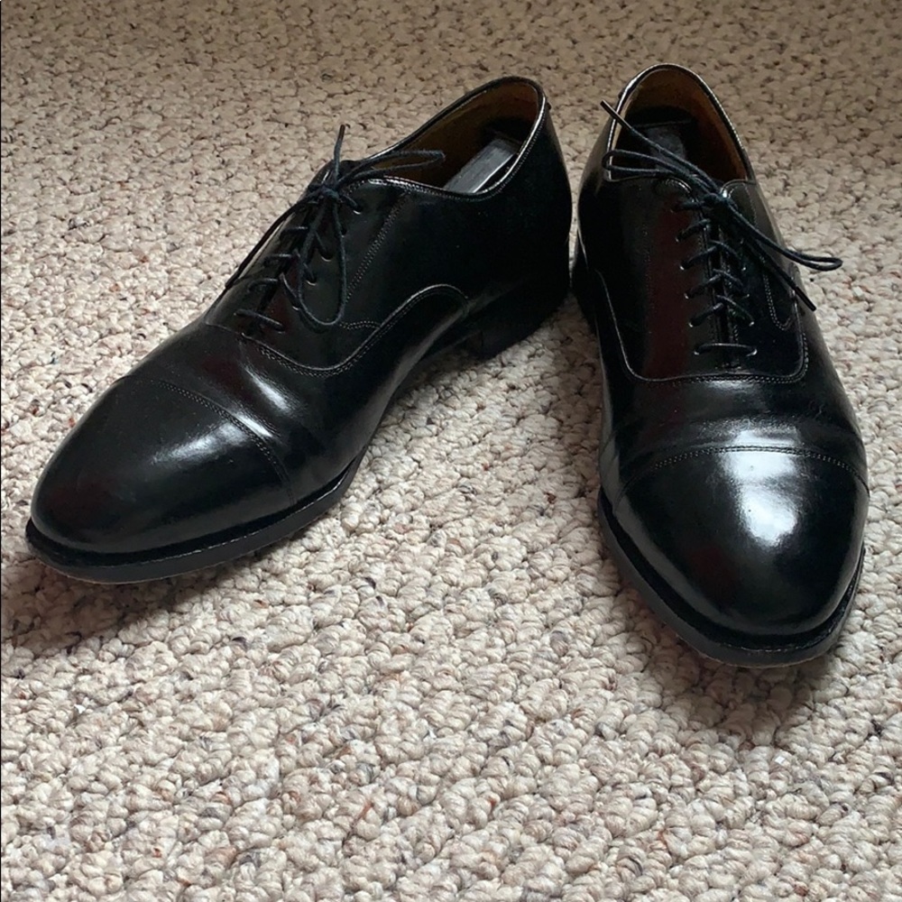 Johnston & Murphy black cap toe dress shoe